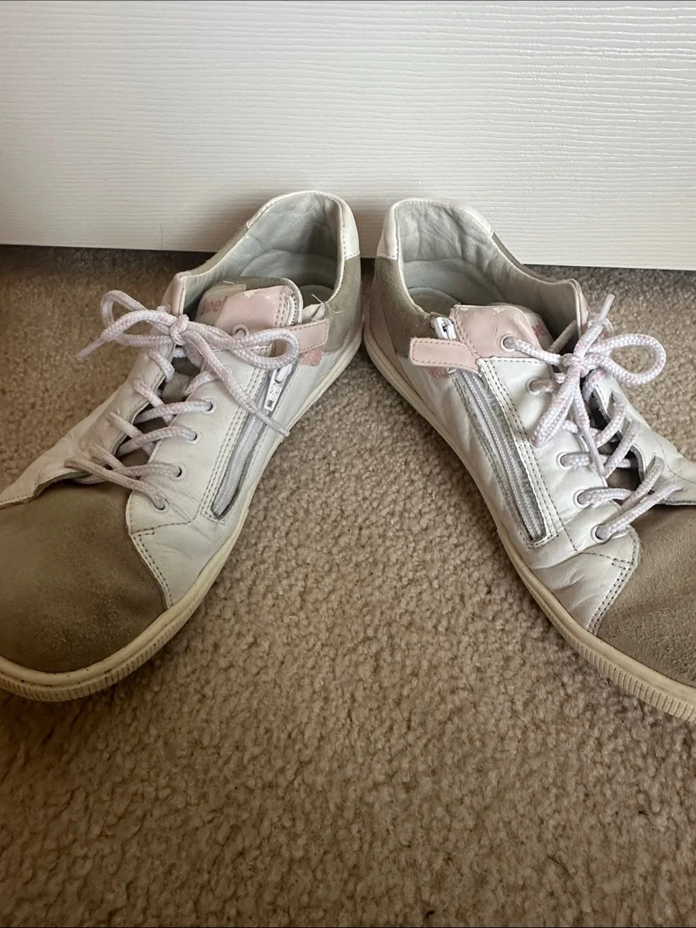 Koel Barefoot Sneaker EU 41 (US W 9.5 - 10) White Suede Zip EUC